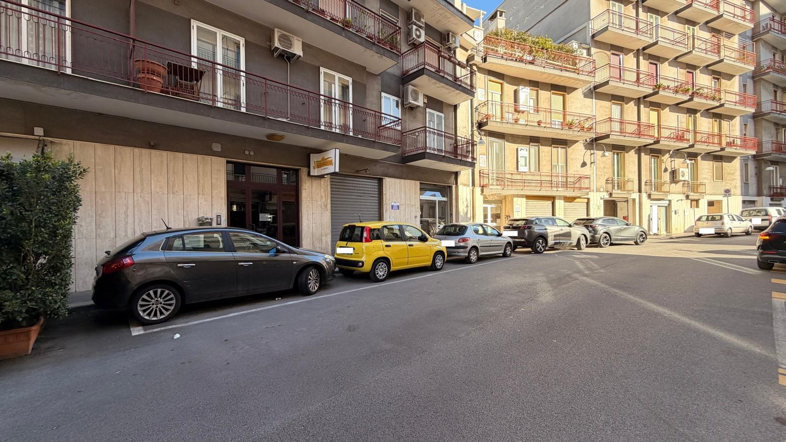 Locale Commerciale Zona Semi Centrale